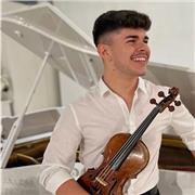 Laureando in conservatorio impartisce lezioni di violino